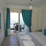 Royal Heights Hotel *