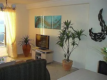 Royal Heights Otel *