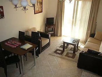 Royal Heights Otel *