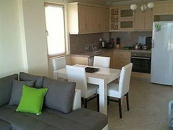Royal Heights Otel *