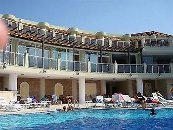 Royal Heights Otel *