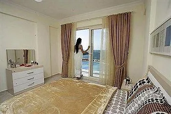 Royal Heights Otel *